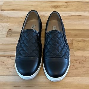 Steve Madden slip on sneaker. Black. Size 10